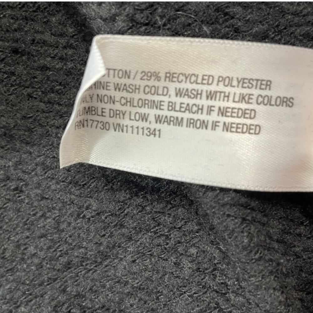 Universal Thread Black Sweatshirt Medium NWT - image 3